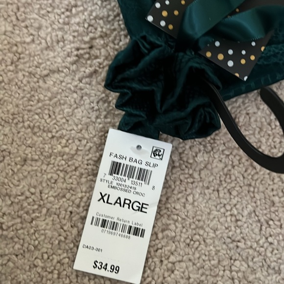 INC INTERNATIONAL CONCEPTS Gift Bag Slippers - Picture 9 of 10